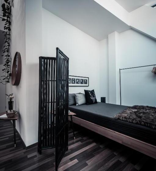 استودیوی استاندارد, Sommers Hotel Altes Posteck
