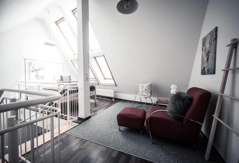 استودیوی استاندارد, Sommers Hotel Altes Posteck