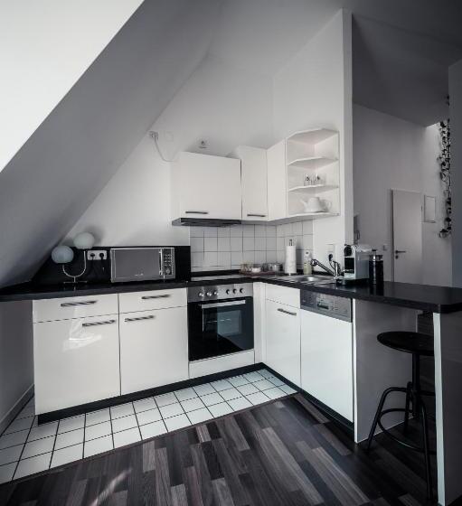 استودیوی استاندارد, Sommers Hotel Altes Posteck