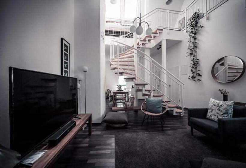 استودیوی استاندارد, Sommers Hotel Altes Posteck