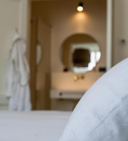 اتاق لوکس با تخت بزرگ, B Guest Sleep & Retreat