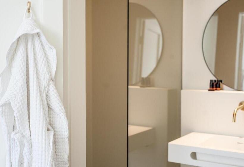 اتاق لوکس با تخت بزرگ, B Guest Sleep & Retreat