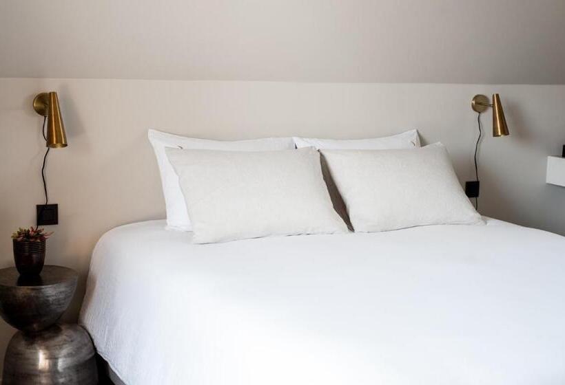 سوئیت با بالکن, B Guest Sleep & Retreat