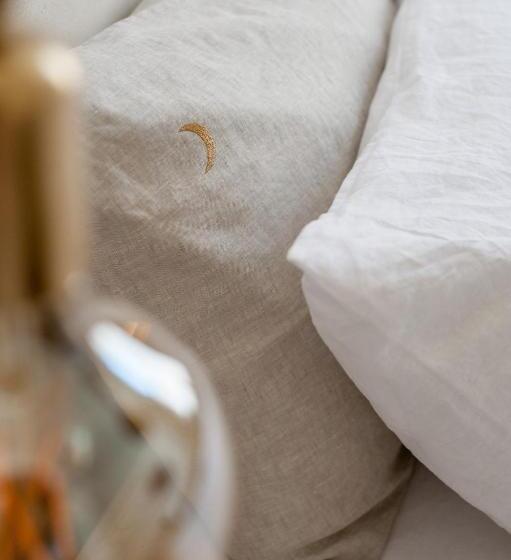 اتاق لوکس با تخت بزرگ, B Guest Sleep & Retreat