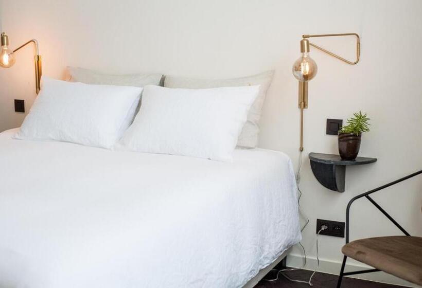 اتاق لوکس با تخت بزرگ, B Guest Sleep & Retreat
