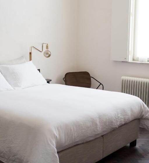 اتاق لوکس با تخت بزرگ, B Guest Sleep & Retreat