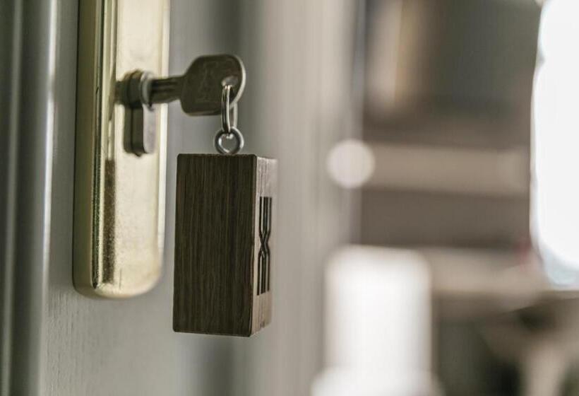 اتاق استاندارد یک نفره, Alexxanders Hotel & Boardinghouse, Restaurant