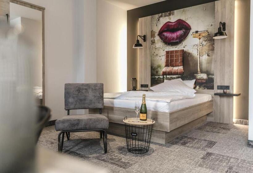 اتاق استاندارد یک نفره, Alexxanders Hotel & Boardinghouse, Restaurant
