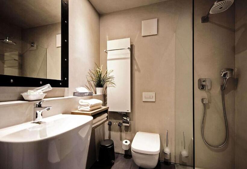 اتاق استاندارد, Alexxanders Hotel & Boardinghouse, Restaurant
