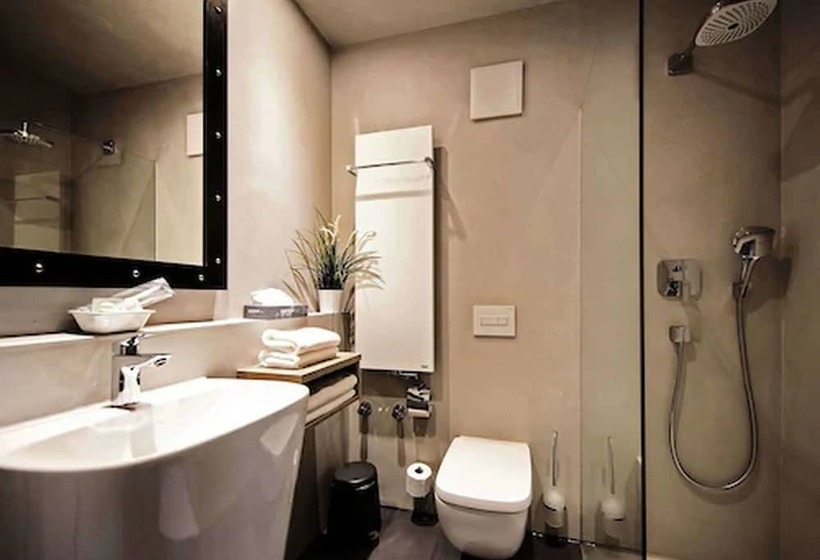 اتاق استاندارد یک نفره, Alexxanders Hotel & Boardinghouse, Restaurant