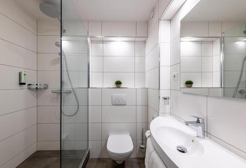 Standard Single Room Single Bed, Newton Ludwigshafen