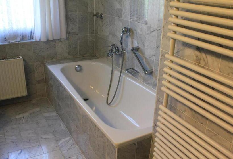 اتاق استاندارد, Spahr