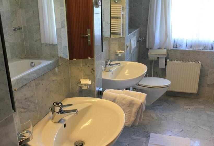 اتاق استاندارد, Spahr