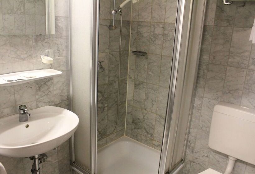 اتاق استاندارد یک نفره, Spahr