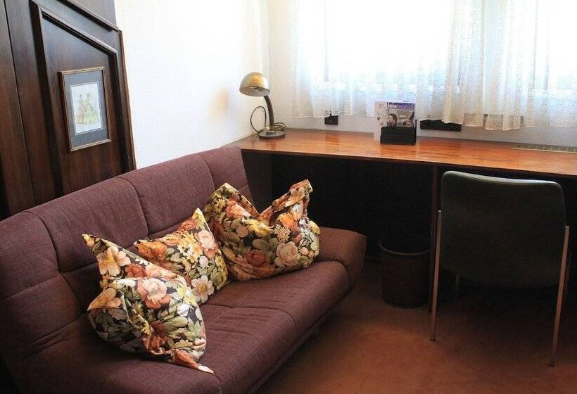اتاق استاندارد یک نفره, Spahr