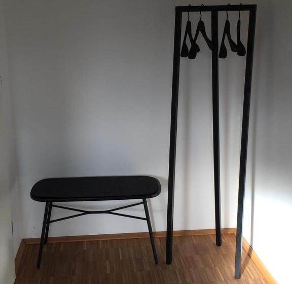 اتاق استاندارد یک نفره, Achtzimmer