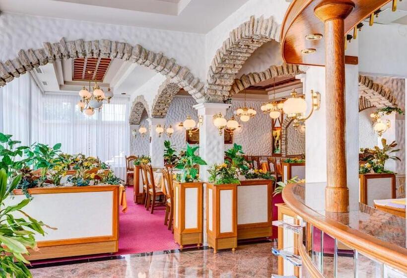 اتاق استاندارد با چشم‌انداز استخر, Bed & Breakfast Senator