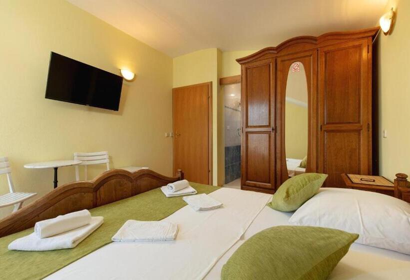 اتاق استاندارد با بالکن, Bed & Breakfast Senator