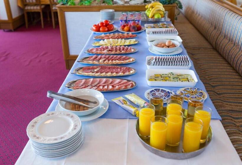 اتاق لوکس با بالکن و چشم‌انداز دریا, Bed & Breakfast Senator