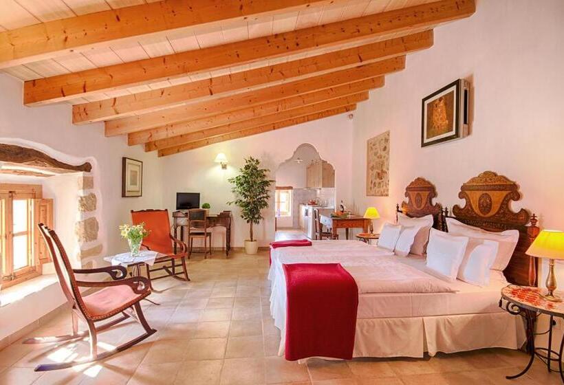 سوییت جونیور, Finca Can Estades