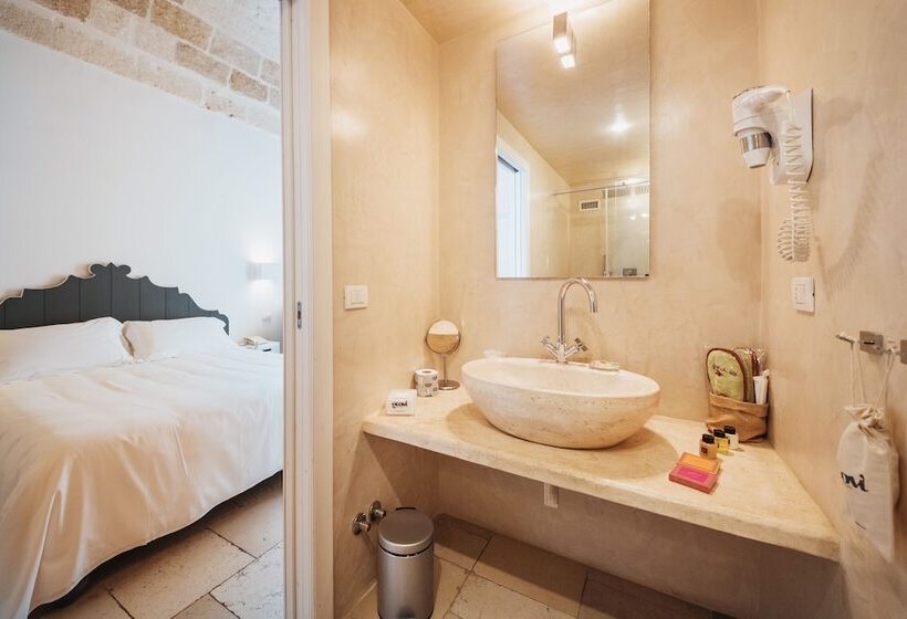اتاق لوکس, Giovì Relais