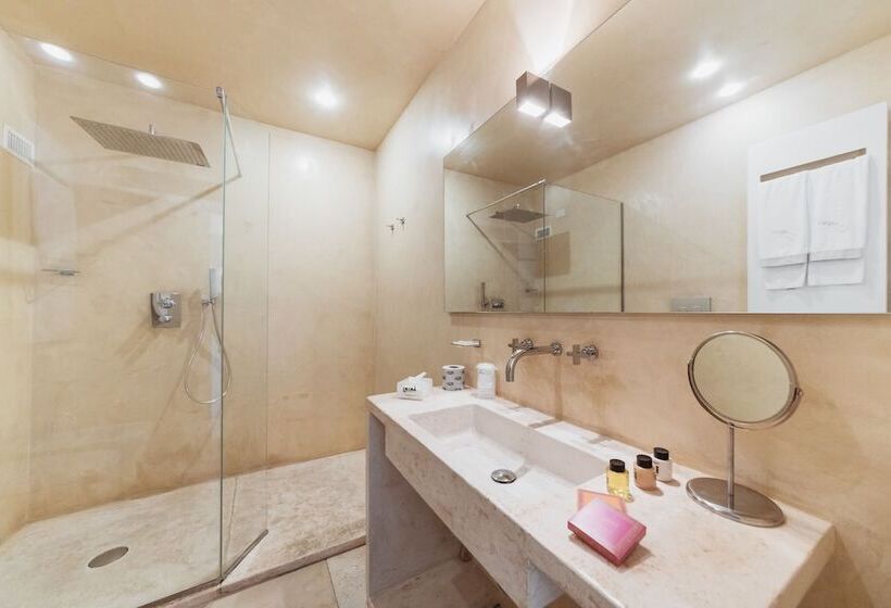 اتاق لوکس, Giovì Relais