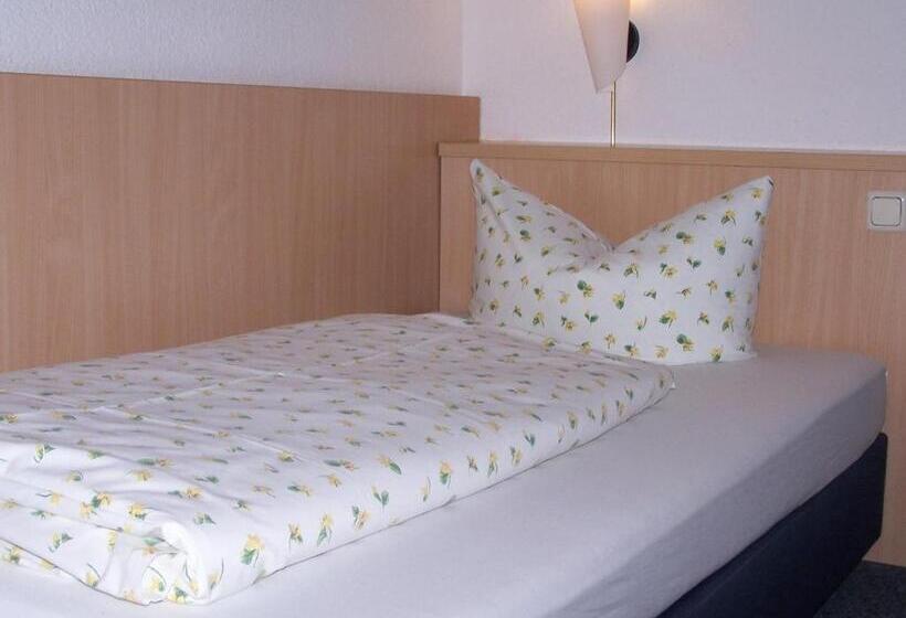 Standard Single Room, Goldenes Faß