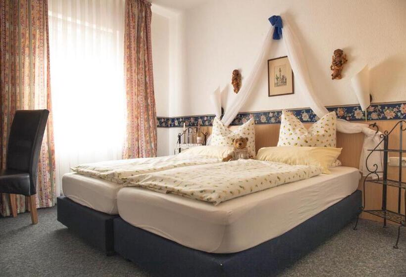 اتاق استاندارد, Goldenes Faß