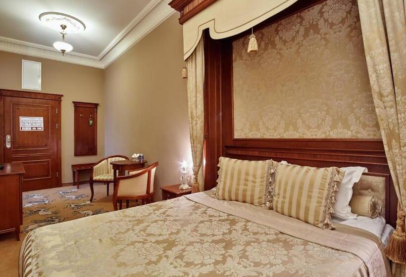 Superior Room, Koronny