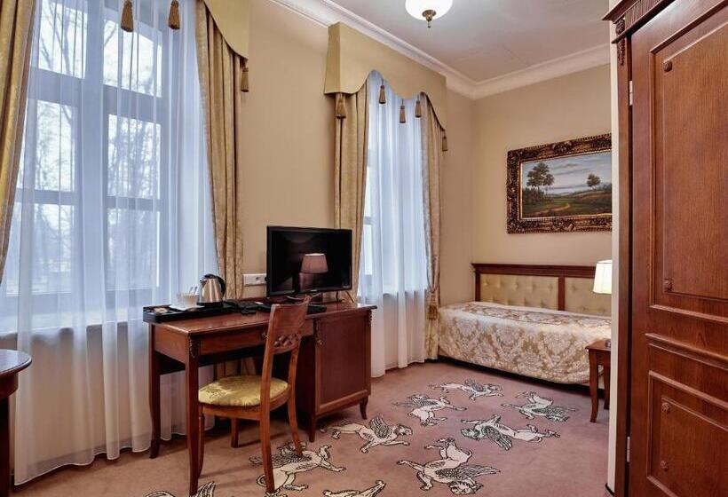 Standard Single Room, Koronny