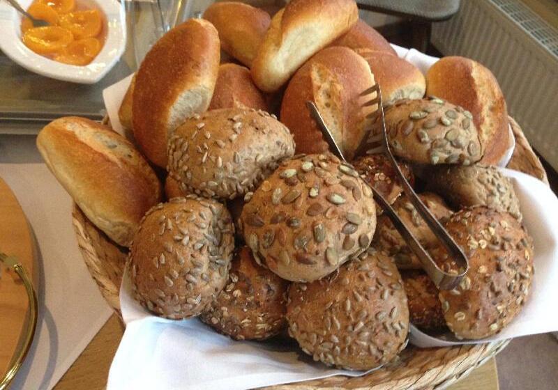 اتاق استاندارد یک نفره, Mennicken