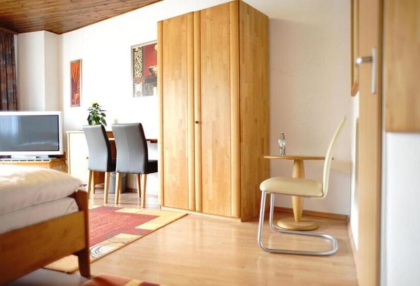 اتاق استاندارد سه نفره, St. Jobser Hof