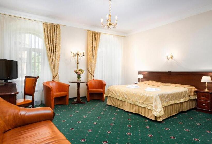 اتاق سوپریور با تخت بزرگ, Royal Hotel Modlin