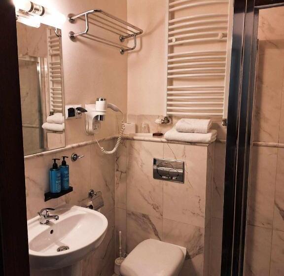 اتاق استاندارد یک نفره, Royal Hotel Modlin