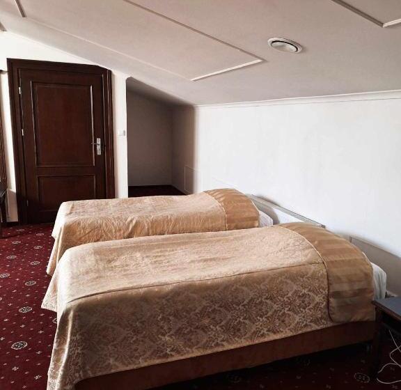 اتاق لوکس خانوادگی, Royal Hotel Modlin