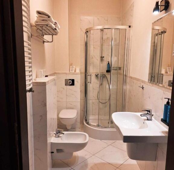 اتاق استاندارد با تخت بزرگ, Royal Hotel Modlin