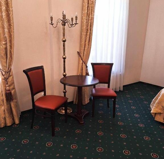 اتاق استاندارد با تخت بزرگ, Royal Hotel Modlin