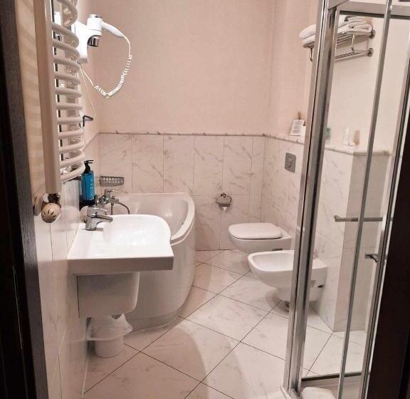 اتاق سوپریور با تخت بزرگ, Royal Hotel Modlin