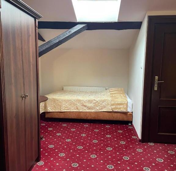 اتاق استاندارد سه نفره, Royal Hotel Modlin