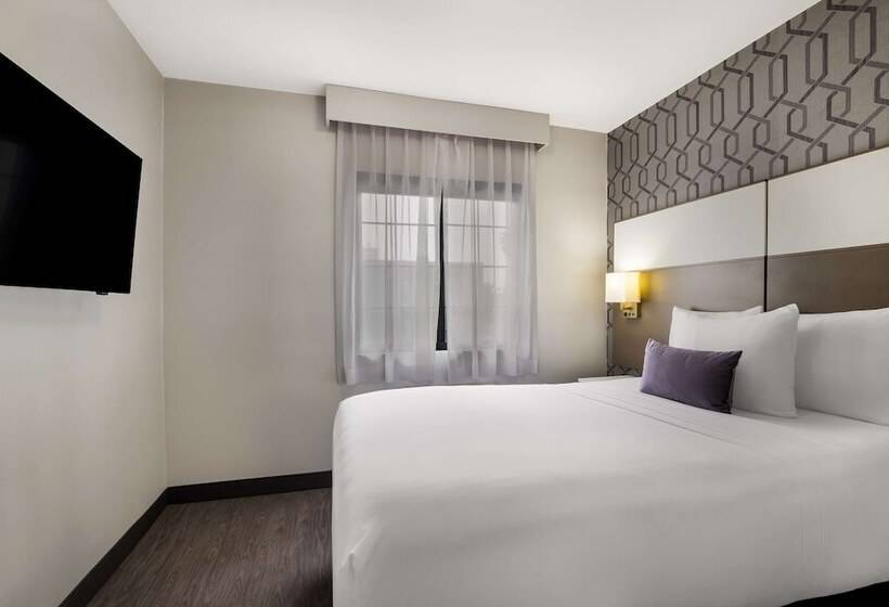اتاق خانوادگی, Sunset West Hotel, Surestay Collection By Best Western