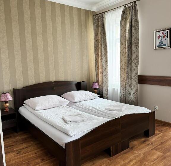 اتاق استاندارد سه نفره, Villa Carmen