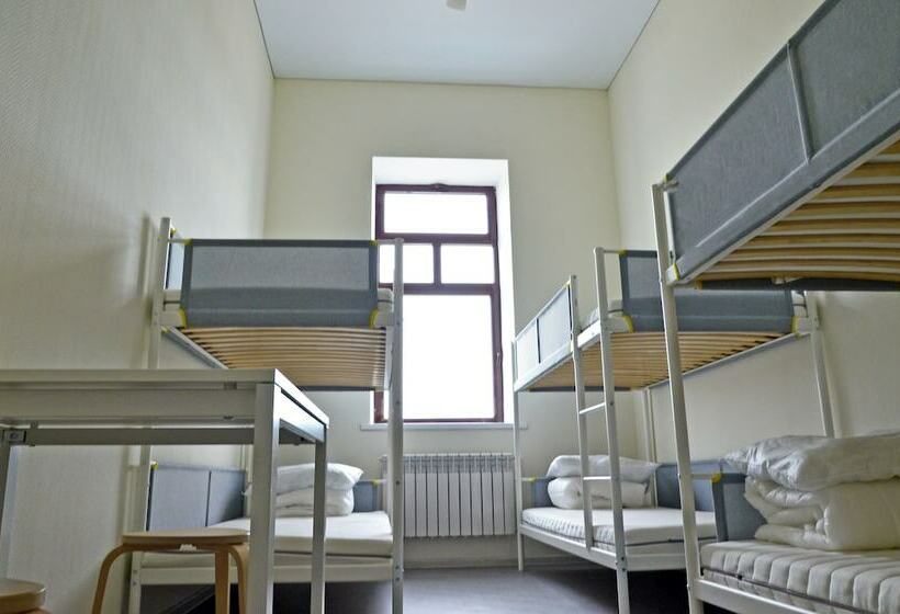 تختخواب در اتاق مشترک, Hostel Evrazia