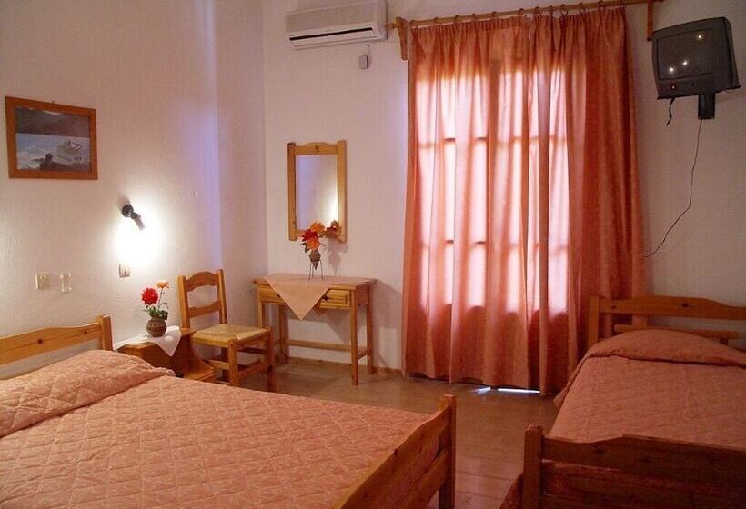 اتاق استاندارد سه نفره, Christos Guesthouse