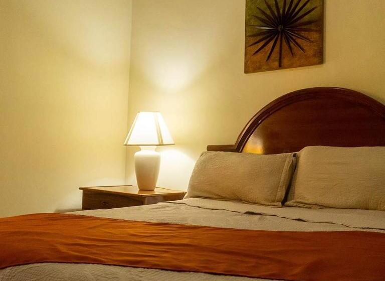 بانگلوی استاندارد, Apart Hotel Acuarious De Luis