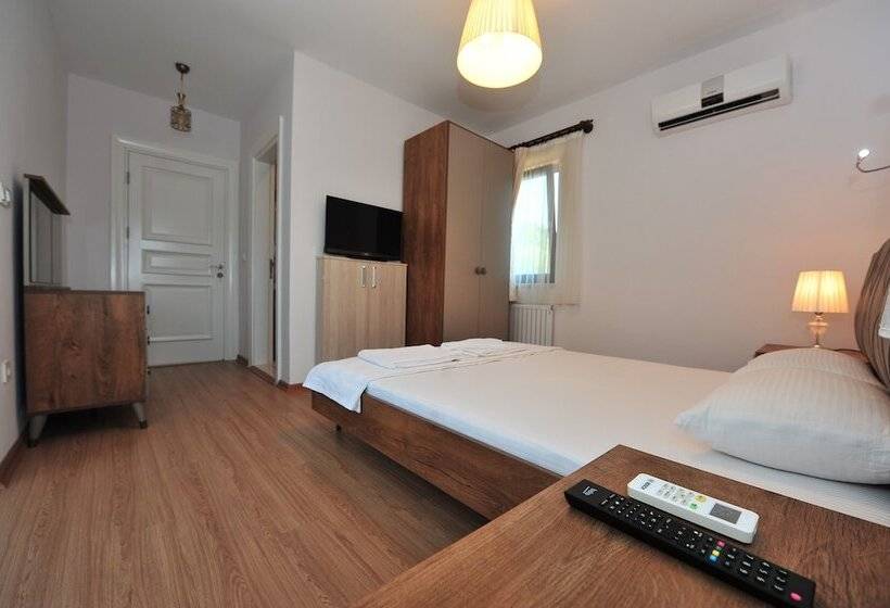 اتاق لوکس با چشم‌انداز استخر, Egehan Butik Otel