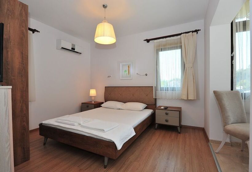 اتاق لوکس با چشم‌انداز استخر, Egehan Butik Hotel Dalyan