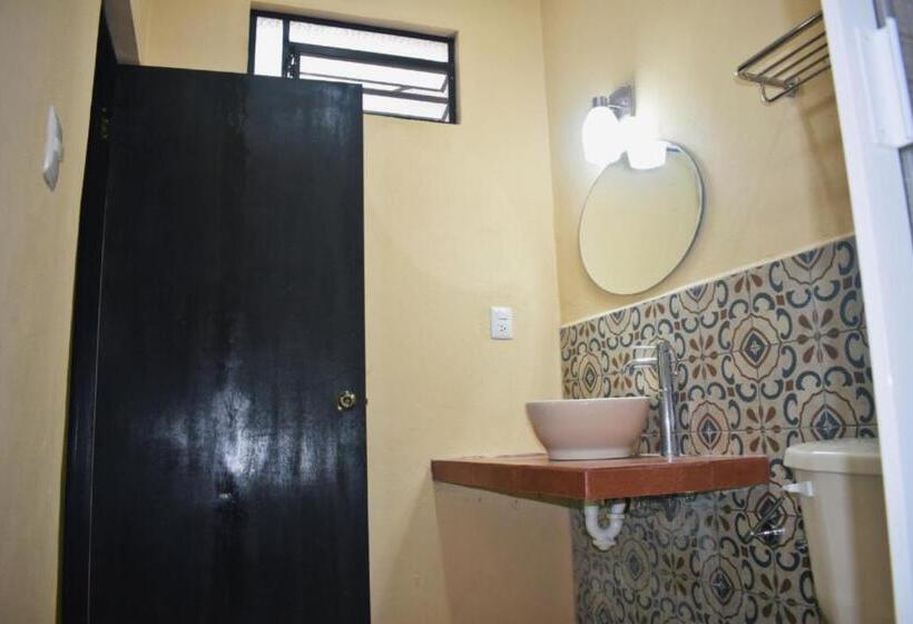 اتاق استاندارد سه نفره, Casa Rico