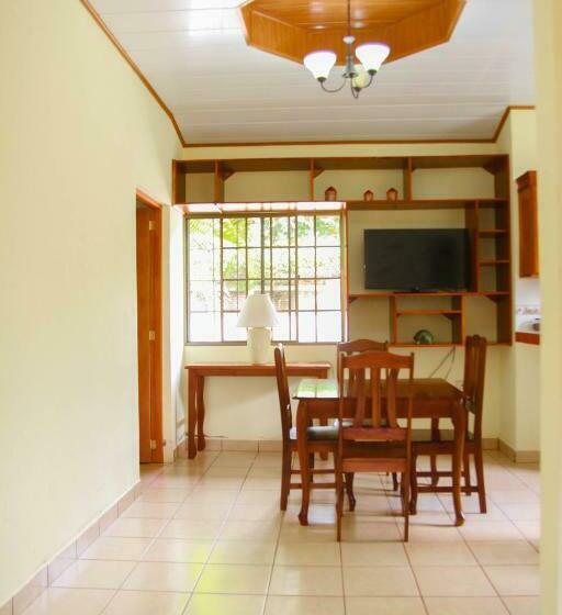 بانگلوی استاندارد, Apart Hotel Acuarious De Luis