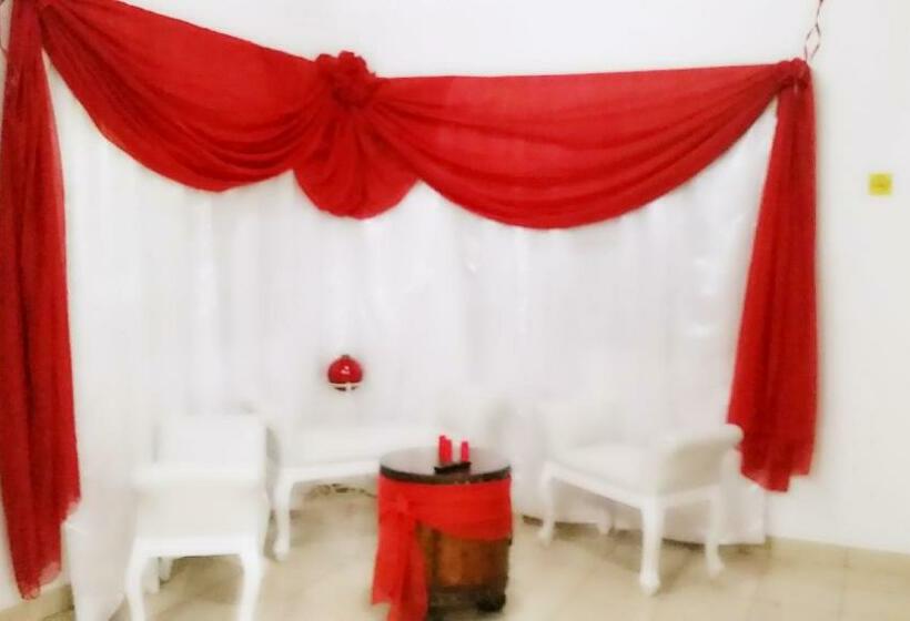 بانگلوی استاندارد, Apart Hotel Acuarious De Luis