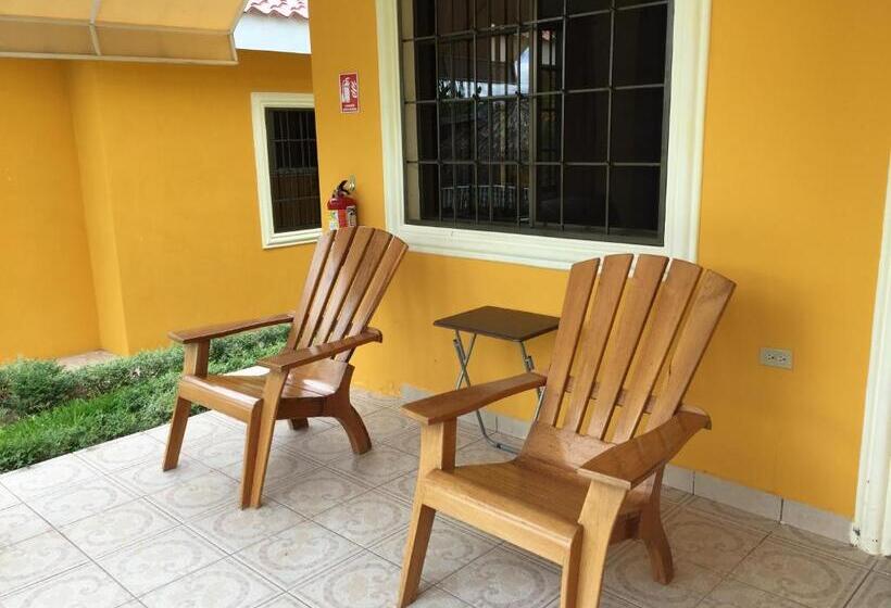 بانگلوی استاندارد, Apart Hotel Acuarious De Luis